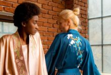 فواید روبالشتی ساتن و لباس خواب ساتن برای پوست و مو مزایای لباس خواب ساتن