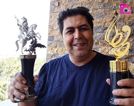 عکس فرهاد اصلانی در کسب جوایز
