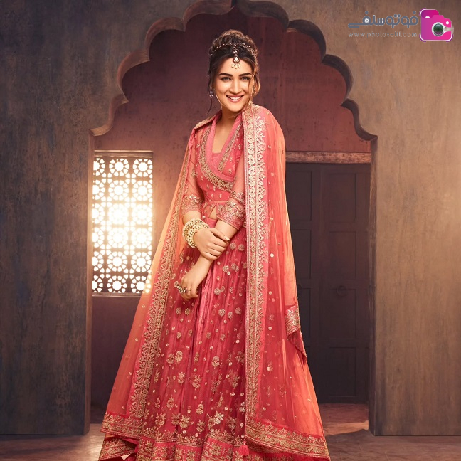 کریتی سانون بازیگر با لباس هندی کریتی سانون بازیگر با لباس هندی