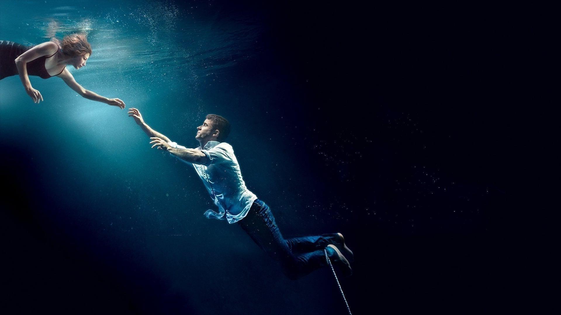 پوستر رسمی سریال The Leftovers با تم تیره و تصویر شخصیتهای اصلی در پسزمینه — تحلیل جامع و نقد سریال پوستر رسمی سریال The Leftovers با تم تیره و تصویر شخصیتهای اصلی در پسزمینه — تحلیل جامع و نقد سریال